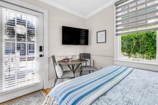 Studio Room in Downtown Pensacola Historic Cottage - 2