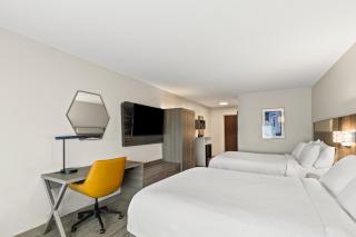 Holiday Inn Express & Suites Fairmont by IHG - 2