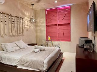 Hotel-Style Stay with Pool - Mérida - 4