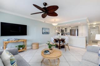 South Seas Beach Villa 2011 - Stunning Beachfront Residence in South Seas - 8