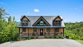 Amazing View Cabin Wgameroom, Hot Tub & Fire Pit - 3