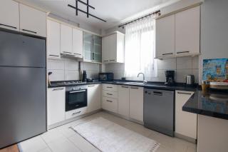 Unique 3BR Loft w Private Terrace Views & All ACs - 3