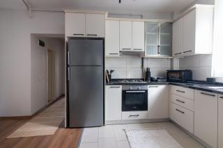 Unique 3BR Loft w Private Terrace Views & All ACs - 2