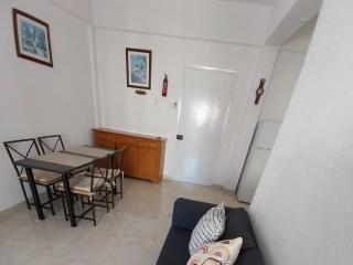 Mikis' 1 Bedroom near the Beach and City Center - 4