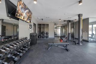 Equinox - 3 Units - Pool & Gym - Mins to Broadway - 6