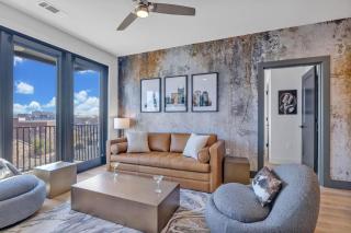 Equinox - 3 Units - Pool & Gym - Mins to Broadway - 2