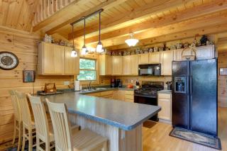 Lakefront Hazelhurst Cabin Dock and Pool Table - 2