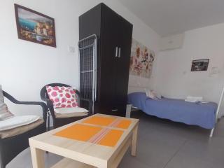 Studio Apartment Near the Beach - 5