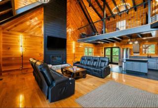 Red River Gorge Family Cabin with Hot Tub - 0