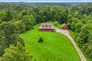Red River Gorge Family Cabin with Hot Tub - 5