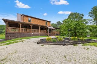 Red River Gorge Family Cabin with Hot Tub - 2