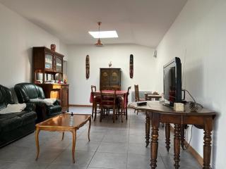 Entire 2 bedroom house with garden - 0