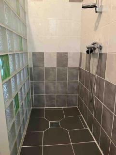 Entire 2 bedroom house with garden - 4