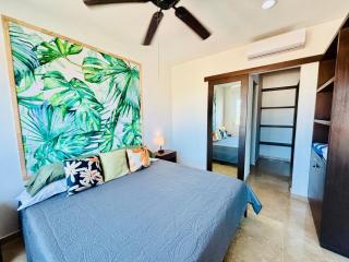 Stylish Central 2BR 2BA Rooftop Pool & Sea Views - 8