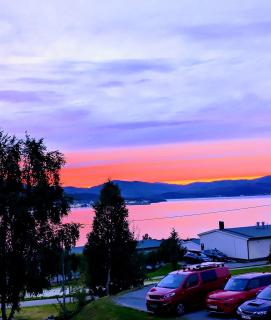 Spacious Modern 3BR, Terrace, Aurora & Midnight Sun, Pets allowed, Free Parking, Close to Ski slopes, Snow Dome, Bus stop - Tromsø - 9
