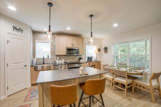 Lake Access, Pools and More Family Home in Stanwood - 1