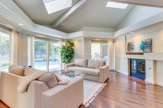 1 Mi to OU! Group Getaway with Game Room, Pool - 7