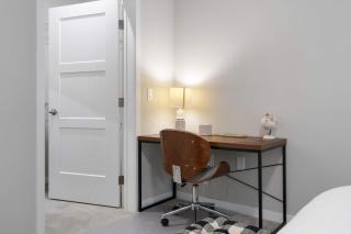 Pool & Fitness Room Near University Park - Covered Parking - 6