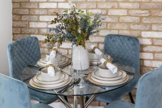 Luxury London Stratford 3 bedroom Flat - 6