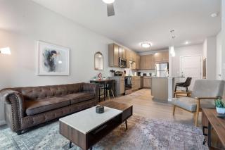 Washer & Dryer with Free Underground Parking with a Pool - 0
