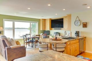 Villa on Lake Darling Fire Pit, Deck and BBQ! - 1