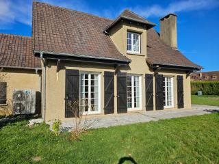 Grande maison rénovée avec jardin, idéale familles et professionnels - 0