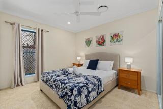 Relaxation & Space in a Canal Home - 4