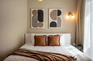 Central & Stylish 2BR Flat Near Cismigiu Gardens - 9