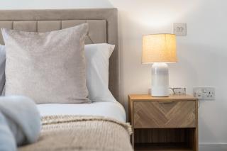 Stylish City Centre 1-Bed Apt - Balcony - Sleeps 5 - 1