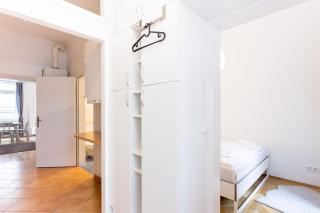 Stylish Central 2 Bedroom Apartment - 6