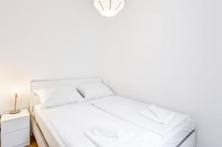 Stylish Central 2 Bedroom Apartment - 2