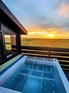 Sky Retreat & Private Jacuzzi - 8