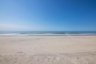 Spectacular 8 Bedroom Oceanfront Hamptons Beach House, Your Castle By The Sea ! - 1