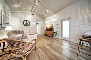 Sleeps 18 2 Beach Homes w 2 Pools Playground Covered Patios Pirates Bay by AvantStay - 2