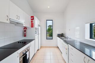 Plantation - 3BR Modern Family Friendly Apartment Huskisson Main Street By Nautilus Apartments Jervis Bay - 1