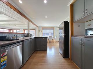 Sorell Sunlight Escape - 10 minutes from Airport - 7