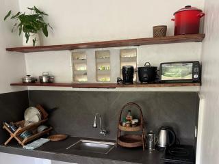 Cozy Studio w King Bed, Full Kitchen & Outdoor BBQ - 0