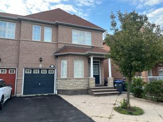 Spacious 5br Home W Parking In Mississauga - 4