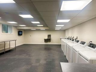 402 Modern Brand New Studio Apartment - 1