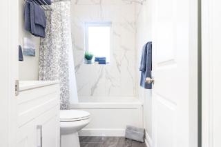 Stylish 2bed, 2bth Apt Malls & 25 Mins to Toronto - 1