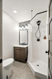 New Kerns Studio Prime Spot Walkable Area - 1