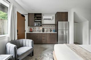 Adelynn Studio Walkable Kerns Spanish Charm - 6