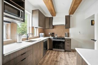 Kerns 6BR - New Spanish Style Group Stay - 7