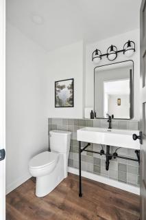 Spacious 6BR - New Spanish Home in Best Kerns Spot - 1