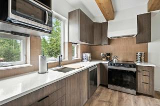 Spacious 6BR - New Spanish Home in Best Kerns Spot - 0