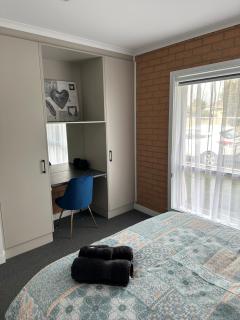 LBarza Stylish New One Bedroom Apartment - 7