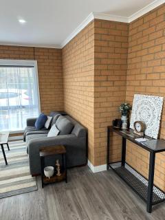 LBarza Stylish New One Bedroom Apartment - 2