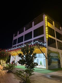 Queen House - 0