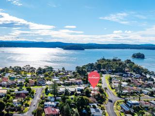 Batehaven Coastal Home Near Corrigans Beach - 0