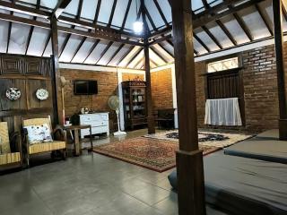 Ndalem Pengkok Homestay - 2